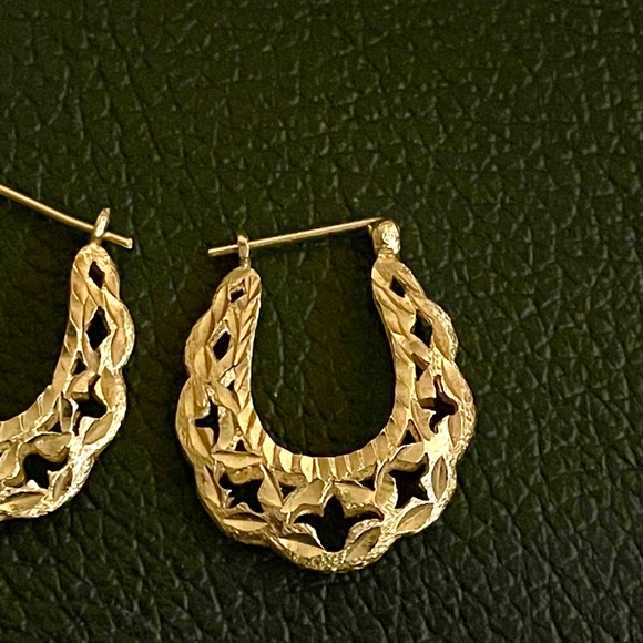 Beautiful 14k Solid Gold Pair of Custom Earrings - Picture 4 of 5